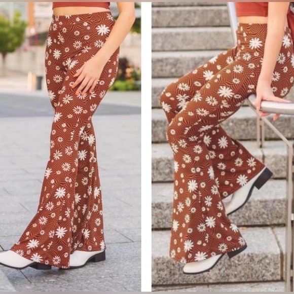 Altar'd State Pants - Altar’d State Daisy Flare Leggings